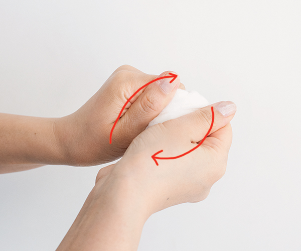 SUGAO（スガオ）「シフォン感パウダー クリア」で白毛穴をカバー！ブラシ塗りや上手な使い方も伝授 | 美的.com