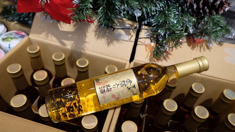 Rượu mơ vảy vàng có nguồn gốc từ nhật bản, được sản xuất từ thế kỷ 16