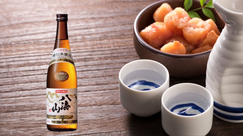 Rượu Sake Nhật Bản Có Nồng Độ Cồn Bao Nhiêu? Rượu Sake Tokubetsu Honjozo Hakkaisan 720ml là loại rượu Sake ở phân khúc giá trung bình, phù hợp nhiều đối tượng khách hàng