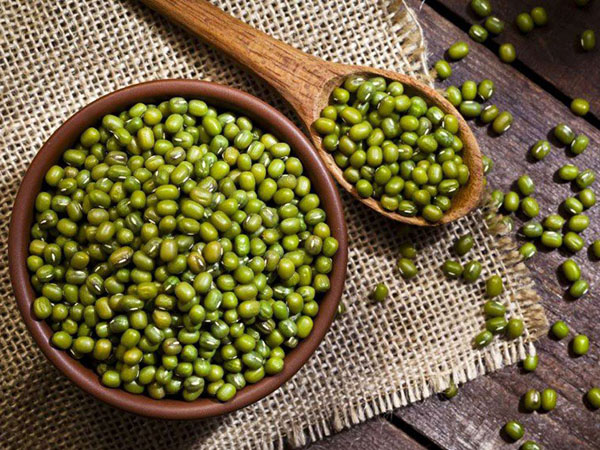 6 Thực Phẩm Giải Độc Gan Hiệu Quả Mà Dễ Tìm Đậu xanh giúp thanh nhiệt, giải độc gan